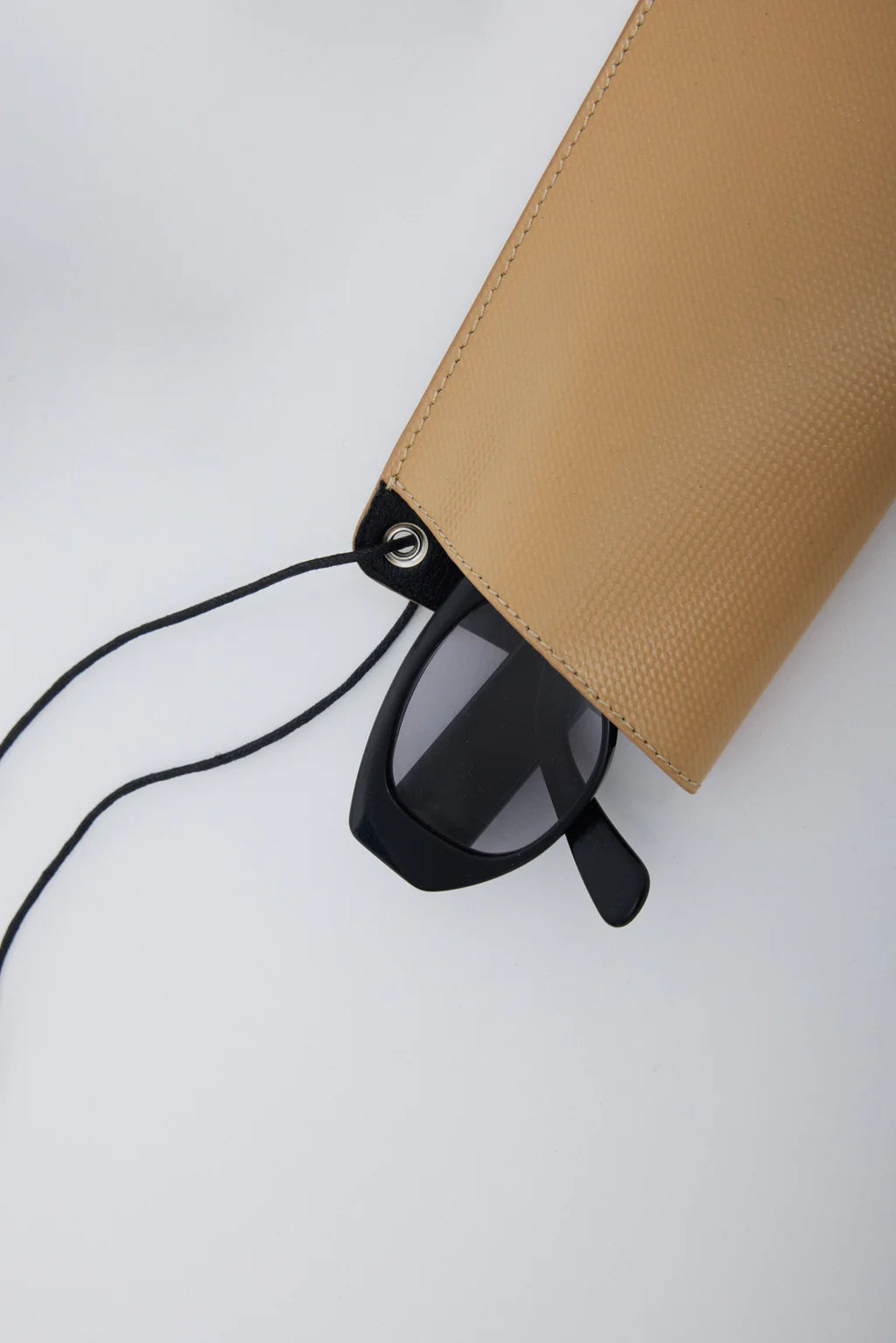 PORTABLE CASE CREAM