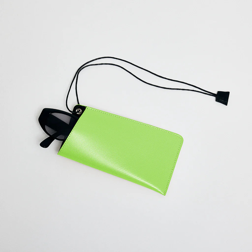 PORTABLE CASE LIGHT GREEN