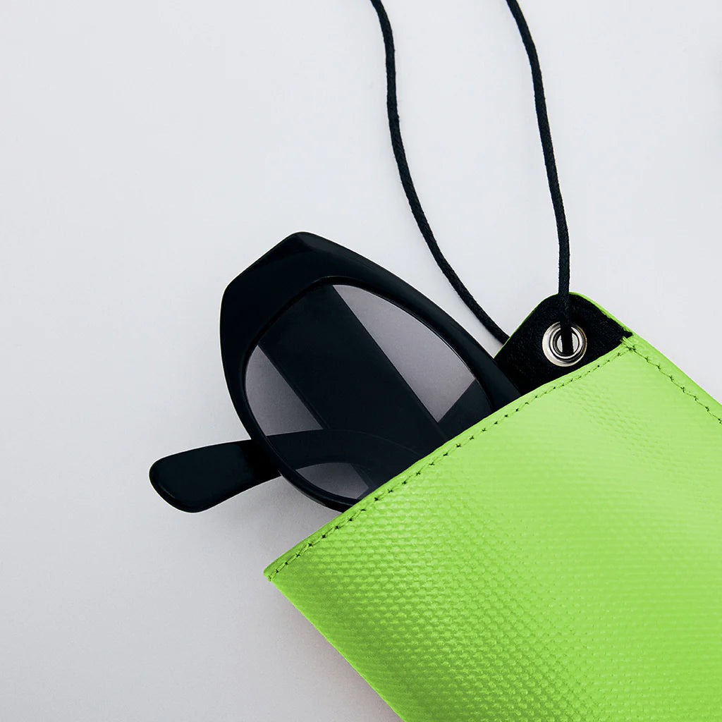 PORTABLE CASE LIGHT GREEN
